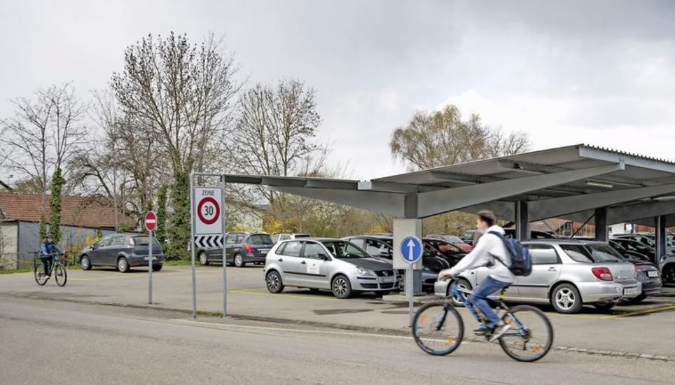 In der Nähe der alten Schule in Neunkirch soll die gemeinsame Oberstufe gebaut werden. Die Abstimmung über den Baukredit folgt im kommenden Jahr. Bild: Tobias Bolli