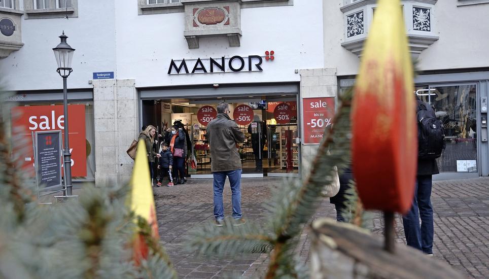 Vor allem in der Woche vor Weihnachten war beim Manor viel los. Bild: Kay Fehr