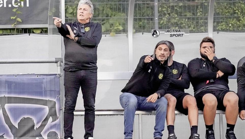 Die Richtung ist vorbestimmt beim FCS: Cheftrainer Martin Andermatt mit Assistent Hakan Yakin und den Co-Trainern. Bild: Roger Albrecht
