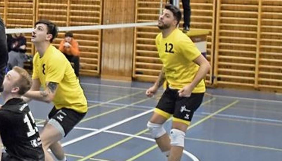 Auch die VBC-Volleyballer (in gelb) sind von den Änderungen betroffen. Bild: Marianne Räss