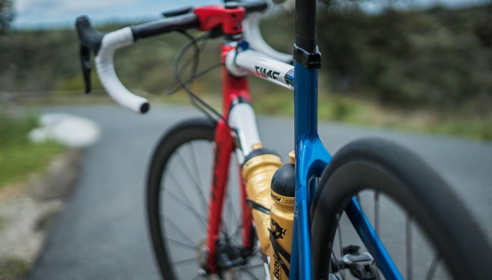 Die Autolenkerin übersah den Velofahrer beim Linksabbiegen und kollidierte mit ihm. Symbolbild: Pexels