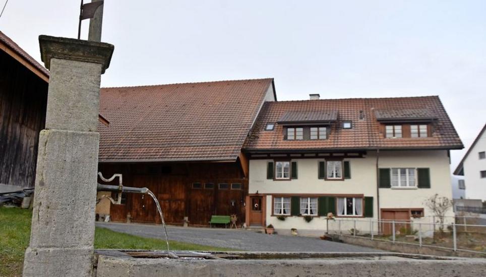 Diese geschützte Scheune im Zentrum des Buchemer Ortsteils Wiler kann wohl bald umgebaut werden. Bild: Alexander Joho