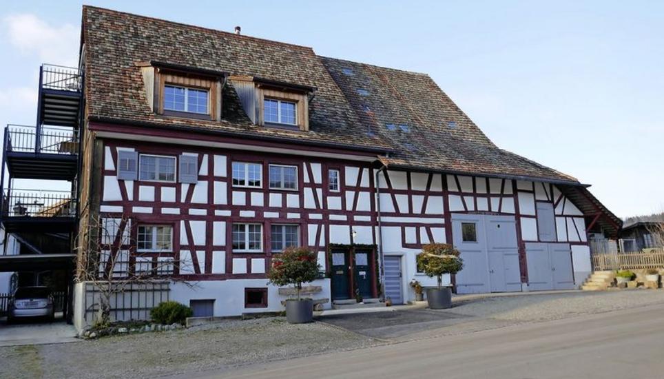 So stellt man sich die Aufwertung vor: Ein bis in den Dachstock ausgebautes Gebäude an der Randenstrasse. Bild: zvg