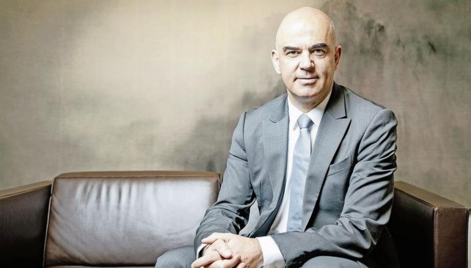Er besuchte Intensivstationen in Spitälern und zeigt sich bis heute beeindruckt von der Solidarität in der Bevölkerung während der ersten Welle: Alain Berset. Bild: Key