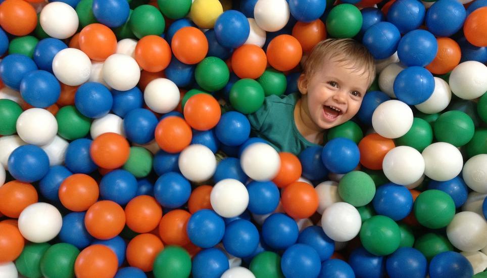 Unter anderem wartet auf die Besucher ein Ballpool. Symbolbild: Pixabay