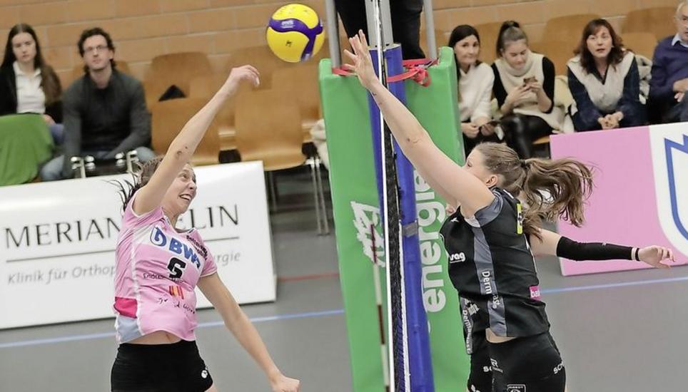 Die Captains im Netzduell: Madlaina Matter (l.) und Katerina Holaskova. Bild: W. Schläpfer