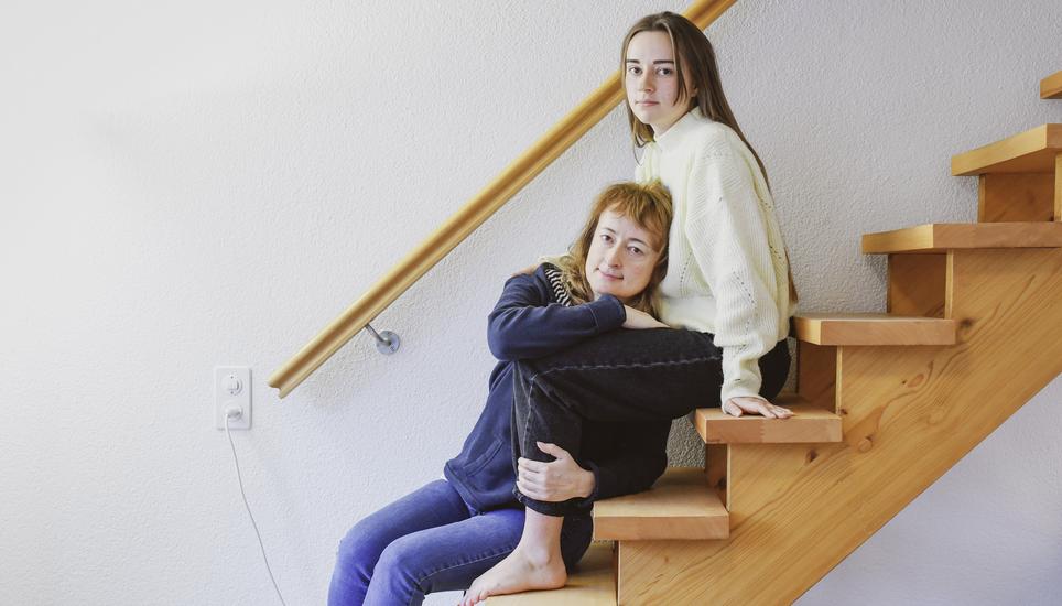 Oksana (links) und Anastasia sind am 24. Februar aus Odessa geflohen, nun versuchen sie alles, um anderen Kriegsbetroffenen zu helfen. Bild: Melanie Duchene
