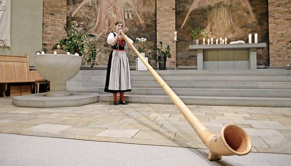 Lisa Stoll in der Steigkirche «in dieser schrägen Zeit». Bild: Selwyn Hoffmann