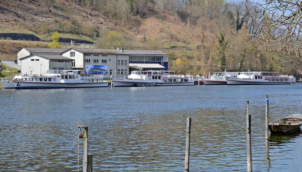 Fünf Schiffe der Schifffahrtsgesellschaft Untersee und Rhein liegen aktuell in der Werft in Langwiesen, am 15. April heisst es aber wieder Leinen los. Bild: Thomas Martens