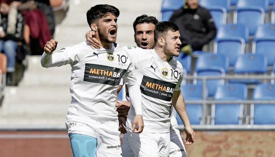 Die Spieler des FC Schaffhausen dürfen sich freuen. Von der Swiss Football League erhielten sie grünes Licht für den Aufstieg in die Super League. Archivbild: Roger Albrecht