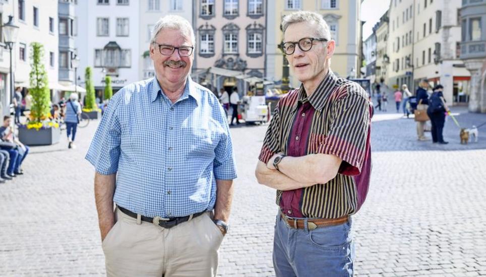 Hart in der Sache, locker im persönlichen Umgang: Markus Müller (SVP, links) und Matthias Freivogel (SP) am Rande des Streitgesprächs zur Corona-Solidaritätsinitiative. Bild: Melanie Duchene