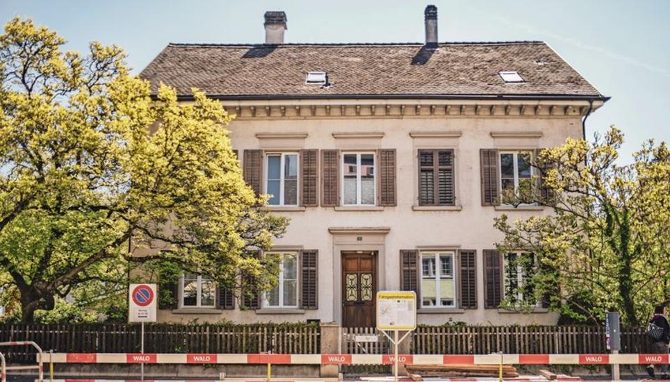 Das Pfarrhaus an der Zentralstrasse ist veraltet, nicht barrierefrei und nicht mehr zeitgemäss aufgeteilt. Bild: Melanie Duchene
