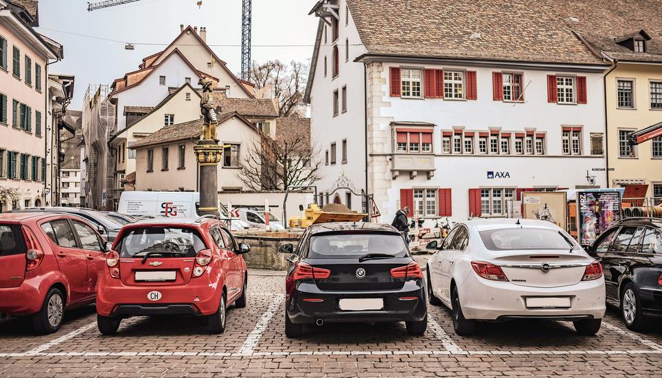 Für eine Mehrheit der von Pro City befragten Gewerbetreibenden ist jeder Aussenparkplatz in der Altstadt wichtig. Zusätzliche autofreie Zonen lehnen sie ab. Bild: Melanie Duchene