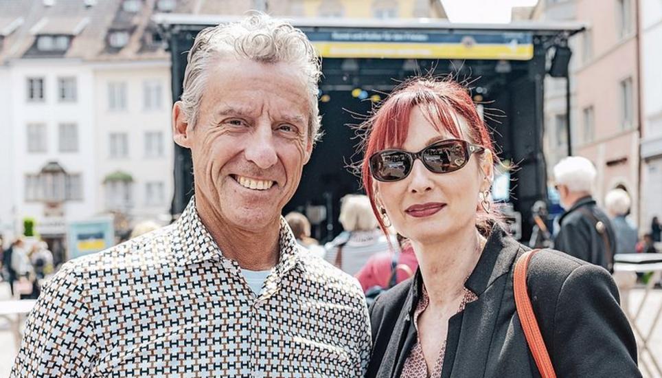 Christian und Cornelia Heydecker aus Schaffhausen hoffen auf viele Spenden. Die Ukraine braucht jetzt Geld. Bild: Melanie Duchene