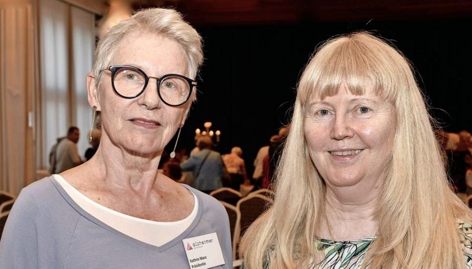 Die Alzheimer-Schaffhausen-Präsidentin Katharina Manz Schulthess (l.) mit Referentin und Fachpsychologin für Neuropsychologie, Kirsten Kohler-Mathis. Bild: Mark Schiesser