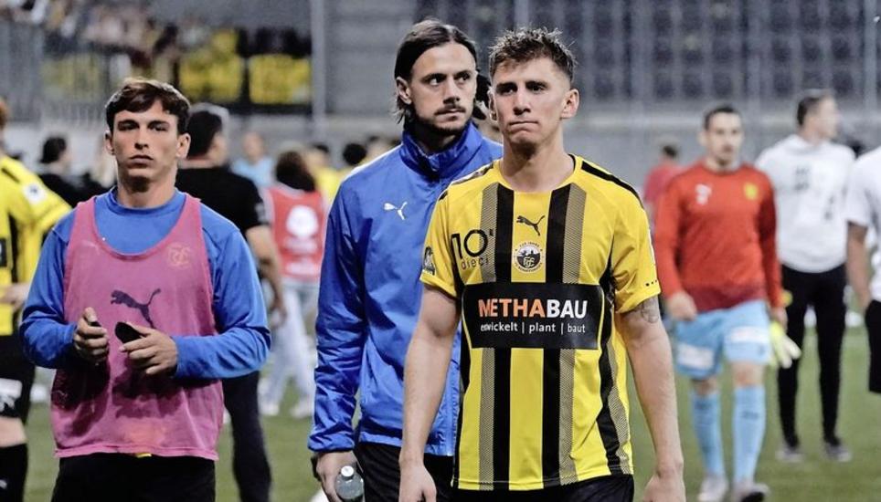 Enttäuschung pur: Verteidiger Guillermo Padula (in Gelb) läuft mit Tränen in den Augen vom Feld. Bilder: Alb