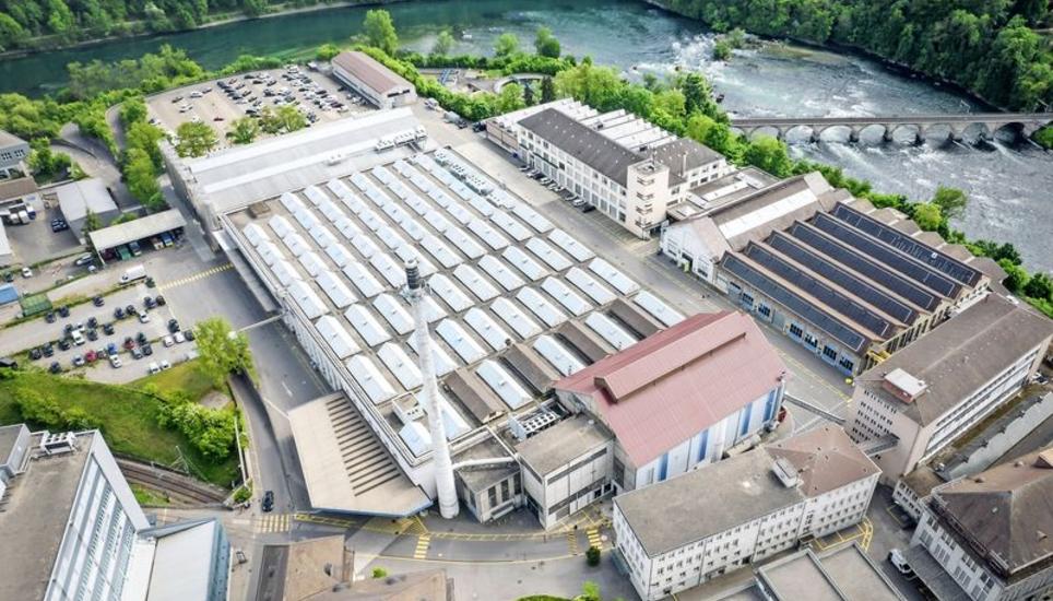 Auf den Dachhallen des SIG-Areals sollen auf 7159 Quadratmeter Fläche diesen Sommer Solarpanels angebracht werden. Bild: Roberta Fele