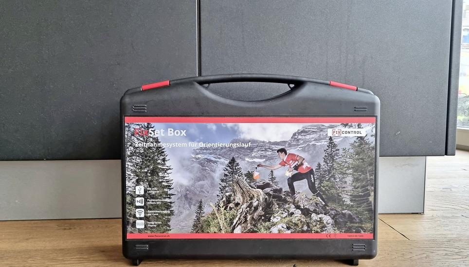 Die Volksschulen können beim Erziehungsdepartement des Kantons Schaffhausen kostenlos einen solchen Koffer mit den elektronischen Fingern ausleihen, die die Route und die benötigte Zeit von Posten zu Posten aufzeichnen. Bild: zVg