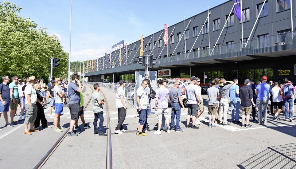 Ansturmgleicher Andrang für Tickets zum Barrage-Rückspiel des FCS in Luzern am kommenden Sonntag. Bild: Mirza Hodel