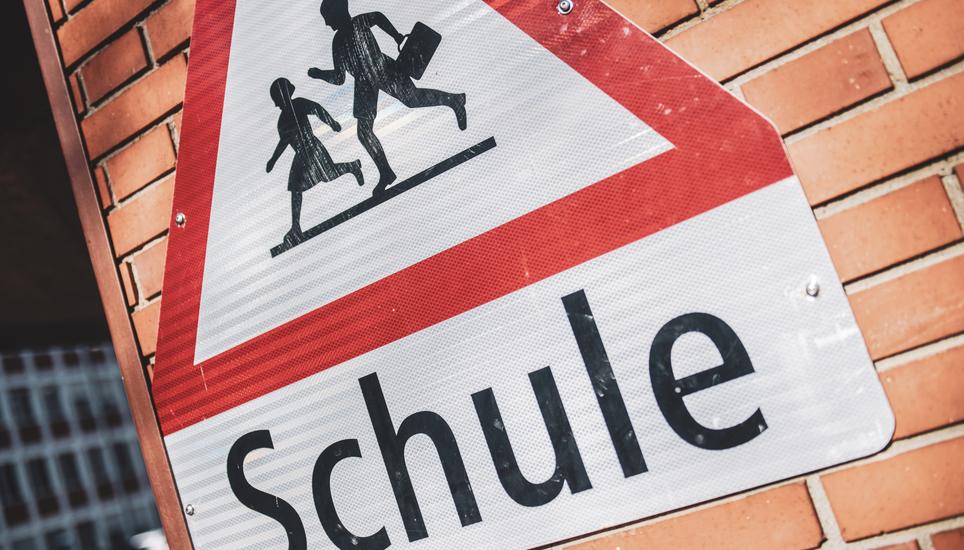 Auch für die Schulbehörde ist die Umstellung bedeutsam. Symbolbild: Melanie Duchene