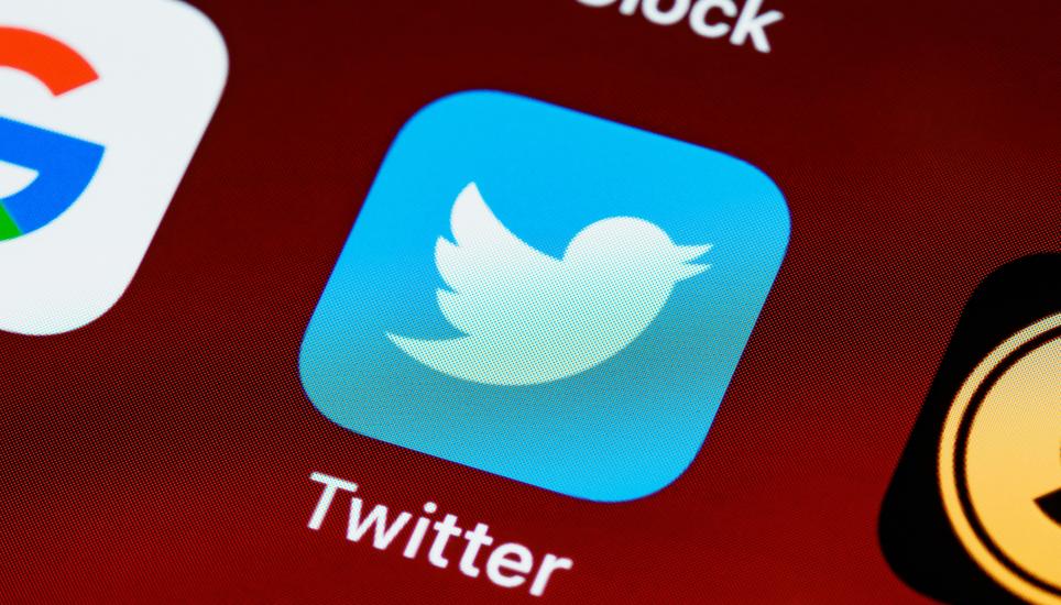 Wer den Kurznachrichtendienst Twitter nutzt, benötigt eine dicke Haut. Ungeschickte Äusserungen werden von der Internet-Community sofort mit harscher Kritik bestraft. Bild: Pexels
