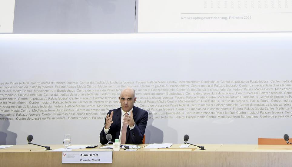 Die Krankenkassenprämien steigen stetig, wie Gesundheitsminister Alain Berset weiss. Bild: Key