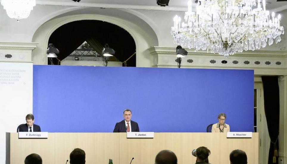Fritz Zurbrügg, Thomas Jordan und Andréa Maechler (von links) bestimmen als Nationalbankdirektorium die Schweizer Geldpolitik. Bild: Key