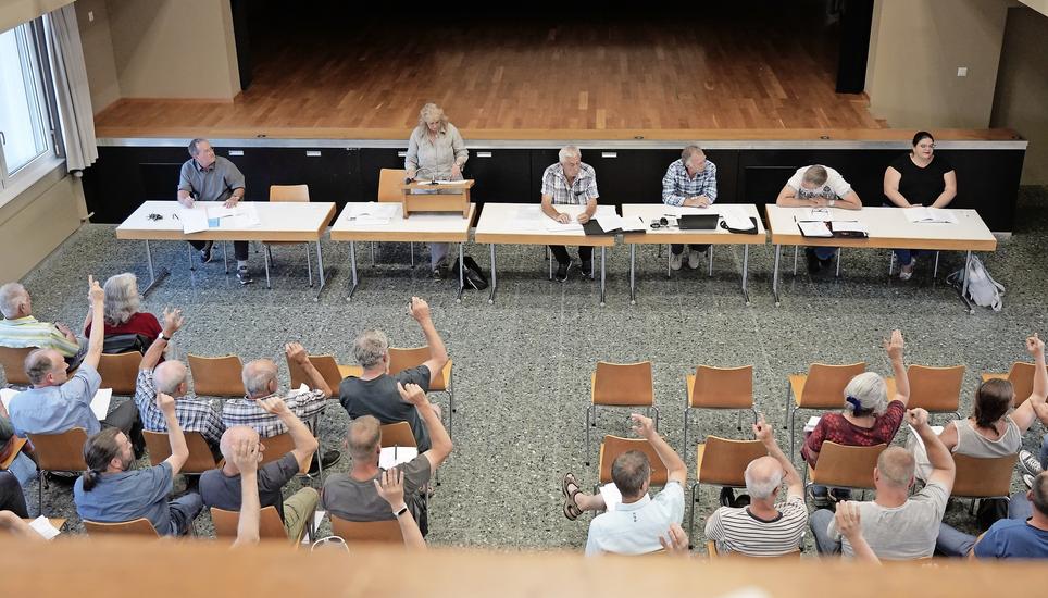 Veloweg Hallau–Trasadingen: Eine Mehrheit der anwesenden Stimmberechtigten sprach sich für eine Beibehaltung der bestehenden Signalisation aus. Bild: Tobias Bolli