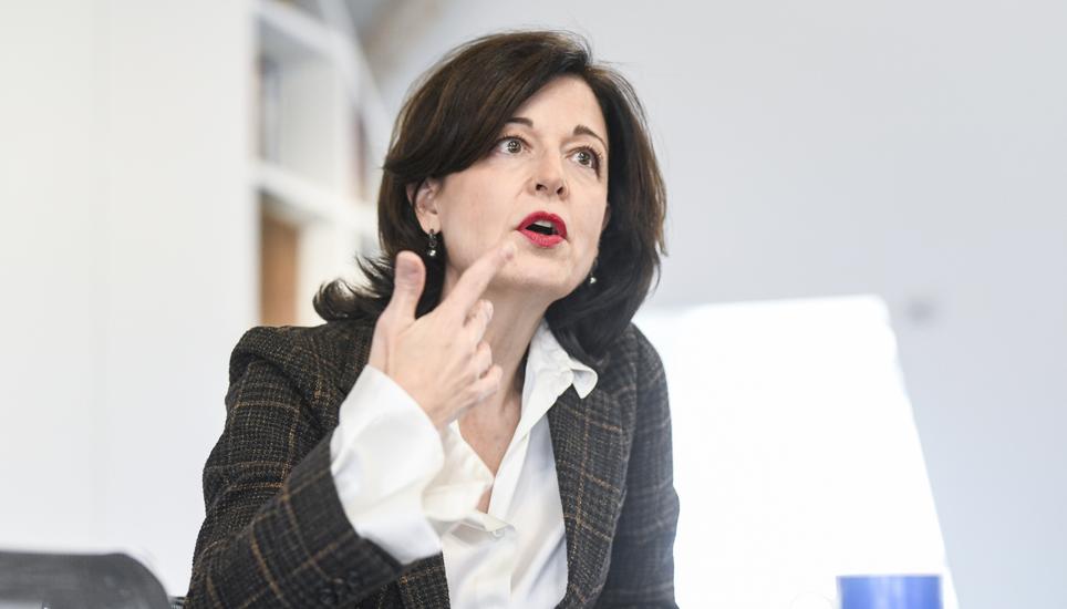 Regine Sauter ist in Flurlingen aufgewachsen und lebt heute in der Stadt Zürich. Bild: Melanie Duchene