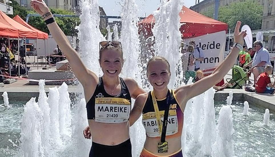 Fabienne Vonlanthen (r.) mit der verdienten Abkühlung. Bild: zVg
