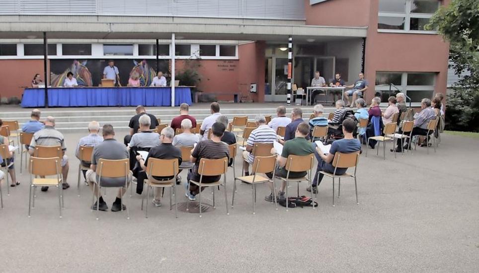 Pandemiebedingt fand die Veranstaltung draussen statt. Bild: RoMü