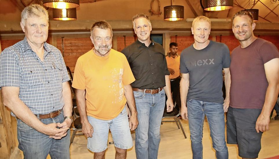 Aus dem GGT-Vorstand sind Jakob Widmer (links) und Arthur Küpfer (2. v. l.) zurückgetreten, neu kann Präsident Marc Pete (Mitte) auf die jungen Kräfte Hansjörg Meier und Urs Wegmann (v. l. n. r.) zählen. Bild: Roland Müller