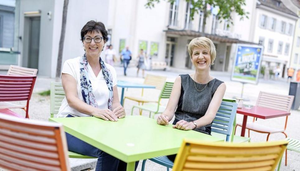Erika Karlen-Oszlai (l.) und Sandra Koitka informierten über das Thema Krebs, welches noch zu oft tabuisiert wird. Bild: Melanie Duchene