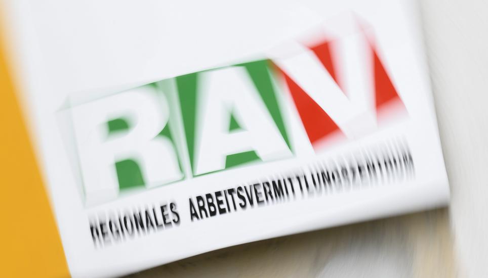 Trotz der unsicheren Lage durch die Nachwehen der Pandemie und den Ukraine-Krieg wurden im Juni weniger Arbeitslose registriert als im Vormonat. Bild: Melanie Duchene