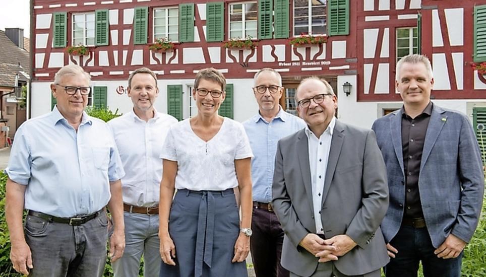 Der Rafzer Gesamtgemeinderat (v. l.): Markus Studer, Gemeindeschreiber Manfred Hohl, Ursula Wischniewski, Markus Berger, Kurt Altenburger, Roman Neukom. Bild: zVg/Gemeinde Rafz