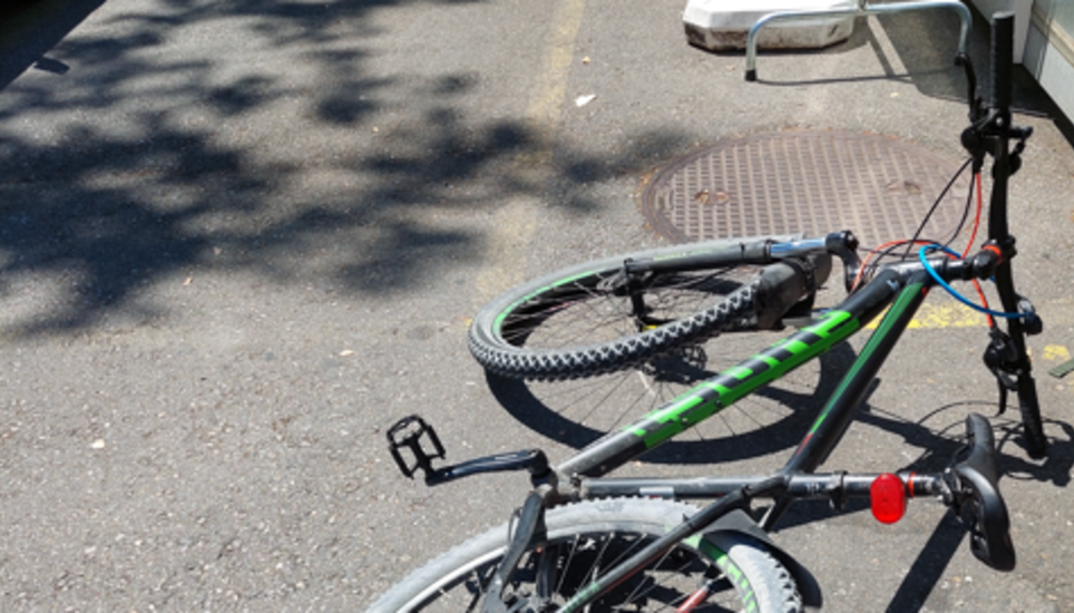 Das beschädigte Velo. Bild: SHPol