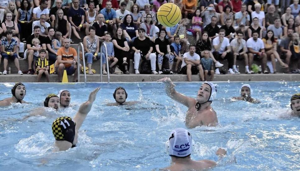 Eine umkämpfte Partie sahen die zahlreichen Fans – mit dem besseren Ende für den SC Schaffhausen. Bilder: Pascal Oesch