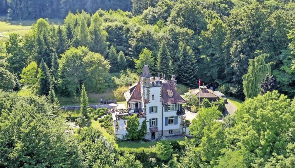 Mitten im Wald versteckt, aber mit bester Aussicht: Die Jugendstilvilla am Rheinsberg oberhalb von Tössriederen, auch «Laubi-Schlössli» oder «Villa Sciura» genannt.
