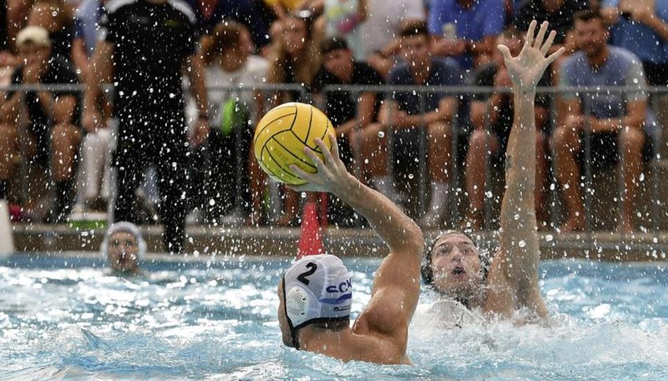 Packende Duelle: Die vierte Play-off-Partie zwischen dem SC Schaffhausen und Kreuzlingen bietet erneut hochklassigen Wasserballsport. Bilder: Michael Kessler