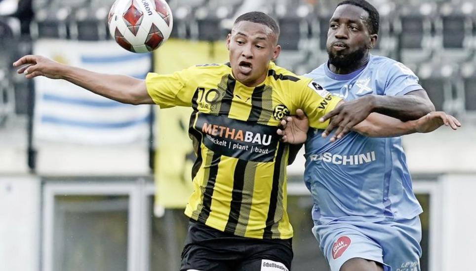 Ordentlich zu kämpfen hatte der FC Schaffhausen um Stürmer Patrick Luan (l.), bis der Sieg über Xamax Neuenburg unter Dach und Fach war. Bild: R. Albrecht