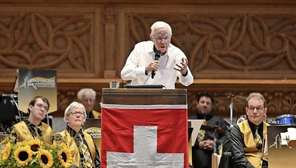 Manchmal werde man kopflos in der Krise: alt Bundesrat Christoph Blocher bei seiner 1.-August-Rede im St. Johann. Bild: Selwyn Hoffmann