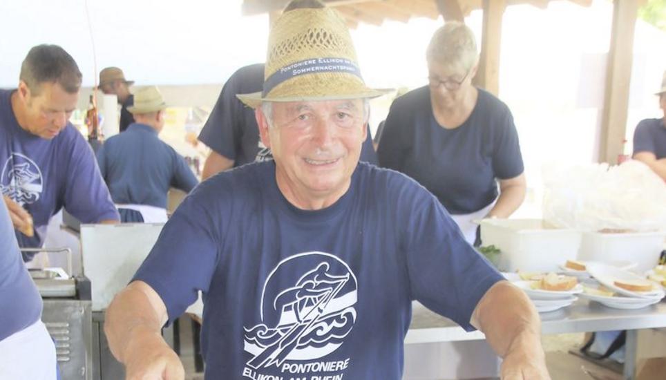 In der grossen Friteuse wurden die Zander-Fischknusperli von Wälz Nägeli frittiert. Bild: Roland Müller