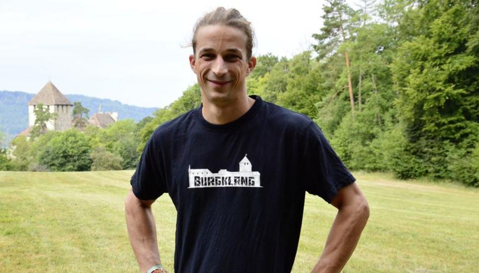 OK-Mitglied Dario Bachmann auf der Klingenwiese. Bild: Thomas Martens