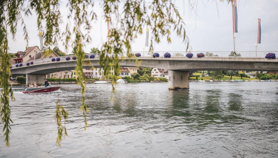 Drei Touristen unterschätzten die Stärke der Strömung des Rheins und wurden mitgerissen. Symbolbild: Melanie Duchene