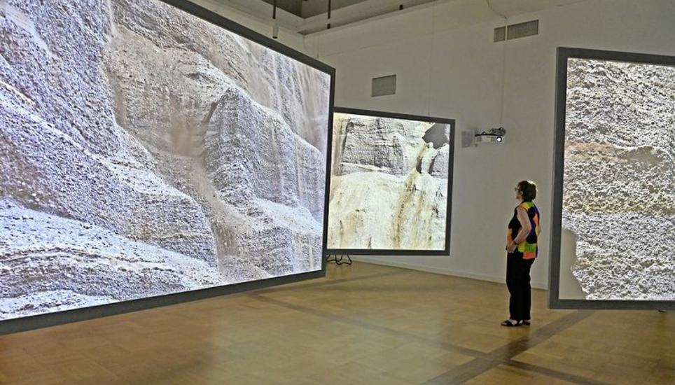 Nur noch am Wochenende zu sehen: Monica Ursina Jägers 5-Kanal-Videoinstallation im Museum zu Allerheiligen. Bild: Selwyn Hoffmann