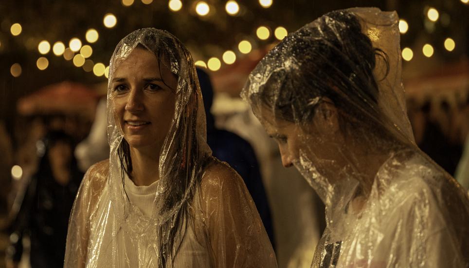 Diese zwei Frauen bewiesen: Es gibt kein schlechtes Wetter, nur falsche Kleidung.