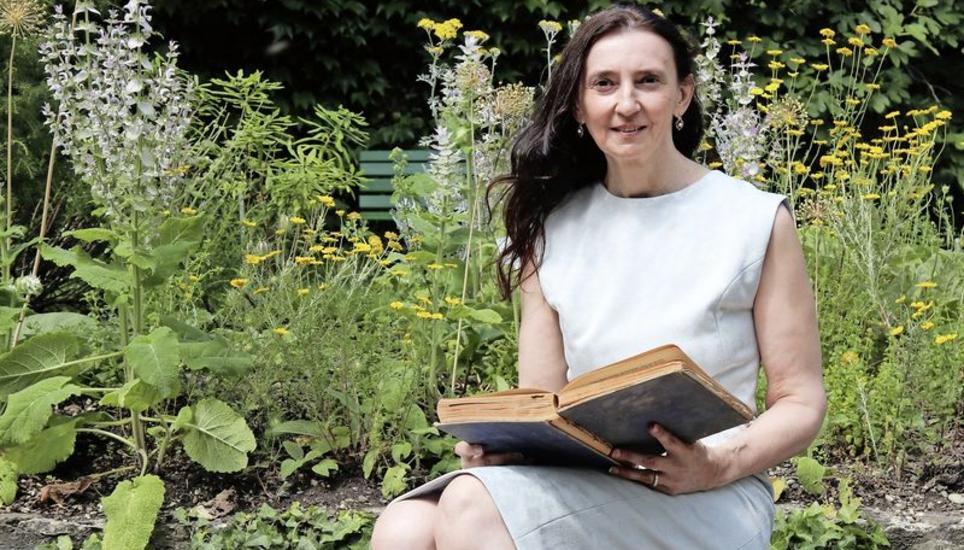 Mirjam Gut möchte das Kochbuch ihrer Grossmutter Paula Schlatter-Kropf restaurieren. An deren Kuchen erinnern sich auch heute noch einige Leute. BILD GLORIA MÜLLER