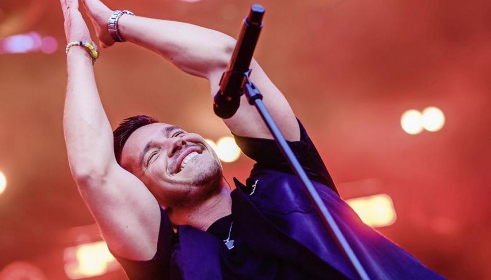 Nico Santos freute sich über das Mitmachen des Publikums am Stars in Town. Bild: Melanie Duchene