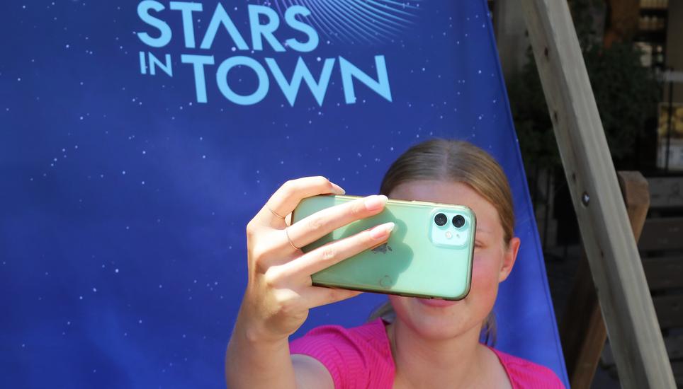 Die Selfie-Königin ist einer der Typen, die Sie am «Stars in Town» finden können. Bild: Lina Schepler