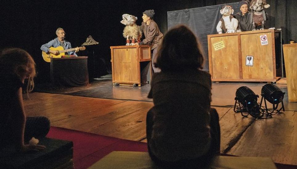 Das Figurentheater der Dakar Produktion beim nordArt-Familienprogramm. Bild: jmr